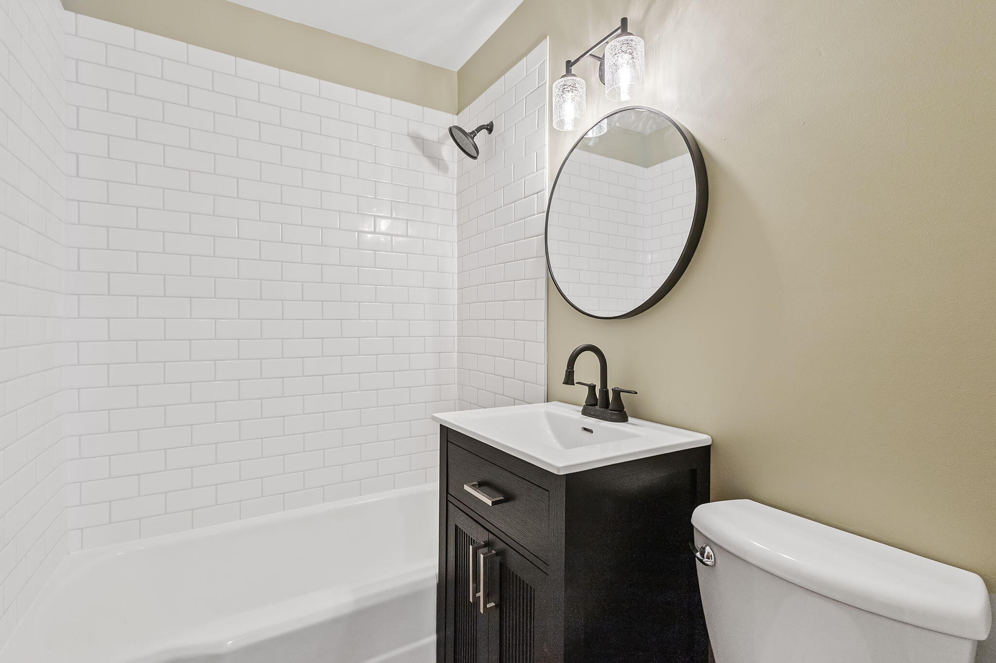 314 Cline Avenue Griffith, IN 46319 - Photo 22 of 36 a bathroom with a sink toilet and a bathtub