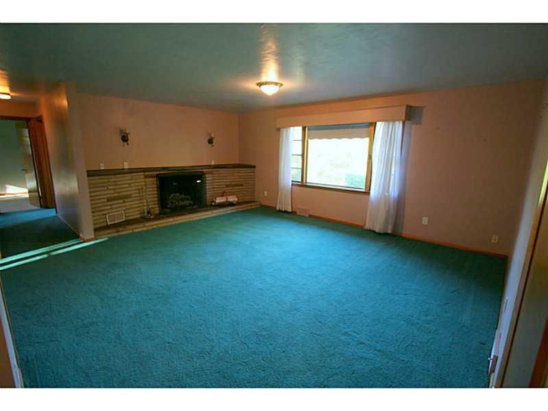 222 Stuber Road New Brighton, PA 15066 - Photo 4 of 25 Living Room.