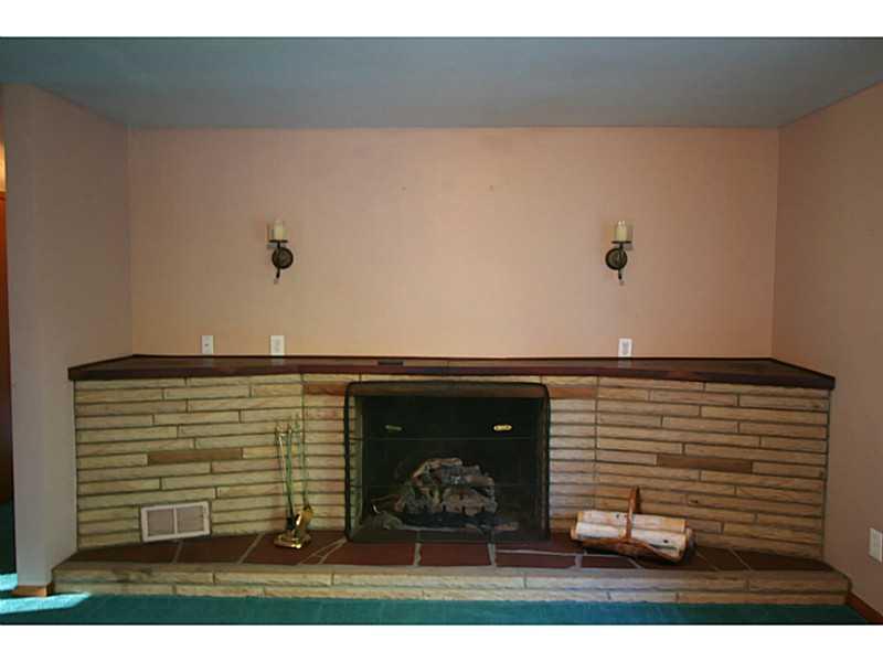 222 Stuber Road New Brighton, PA 15066 - Photo 5 of 25 Living Room.