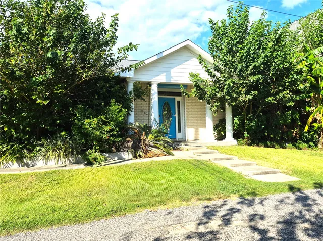 $4,000 | 402 1/2 Avenue A, Dickinson, TX 77539