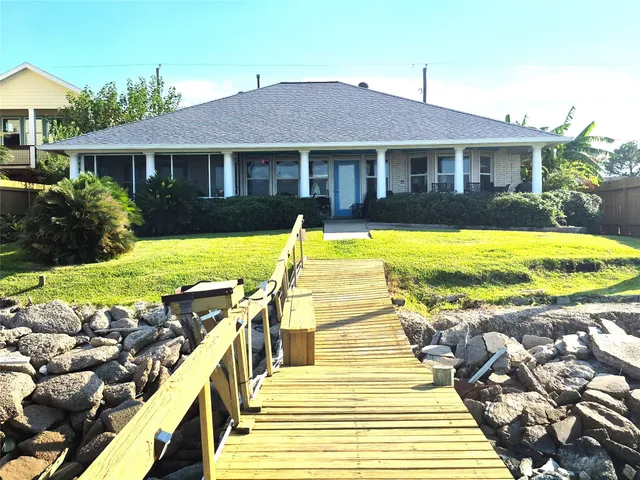 a view of a house with swimming pool and sitting area