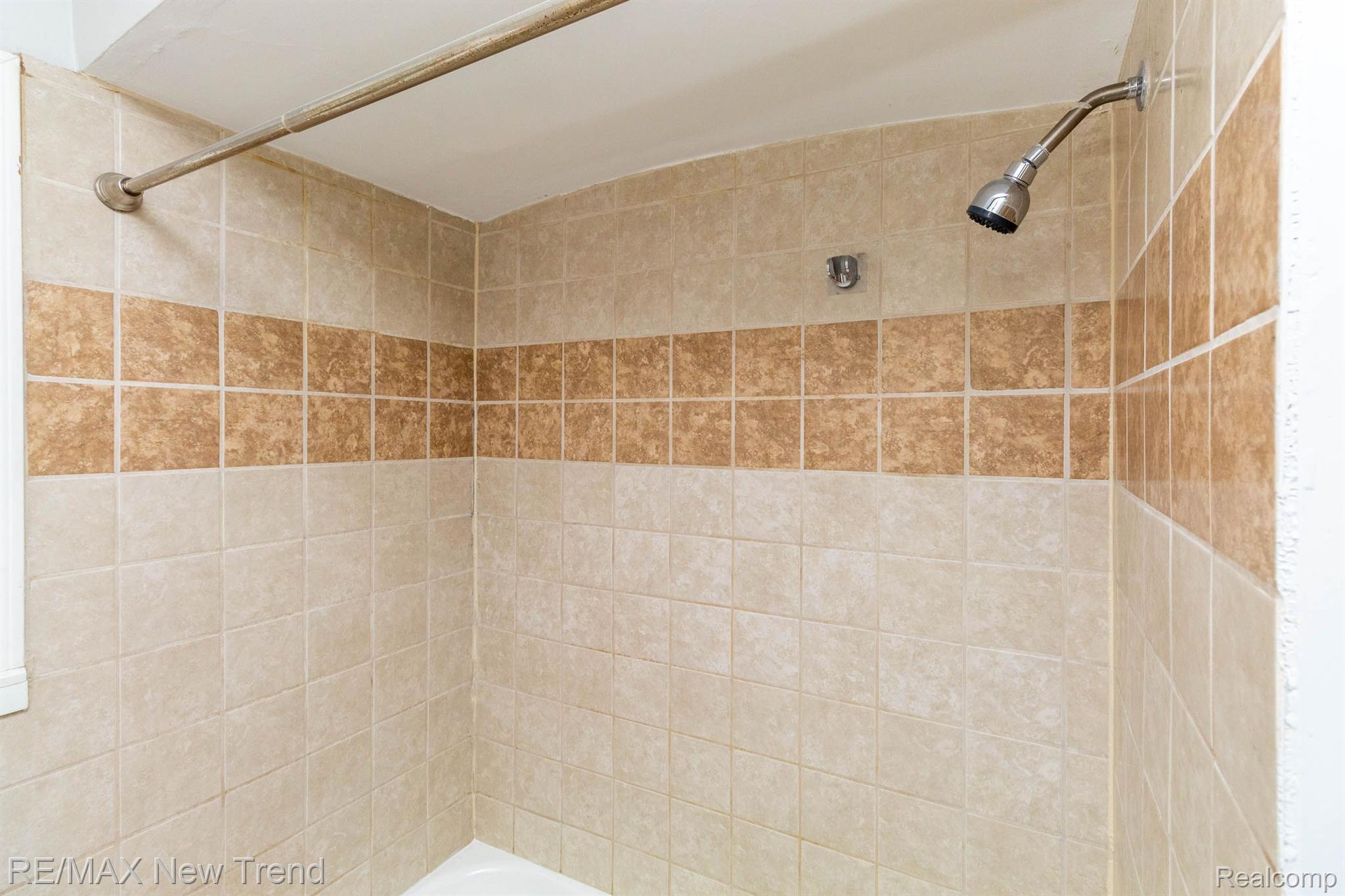 9744 Farmington Road Livonia, MI 48150 - Photo 18 of 36 Gallery Image 18