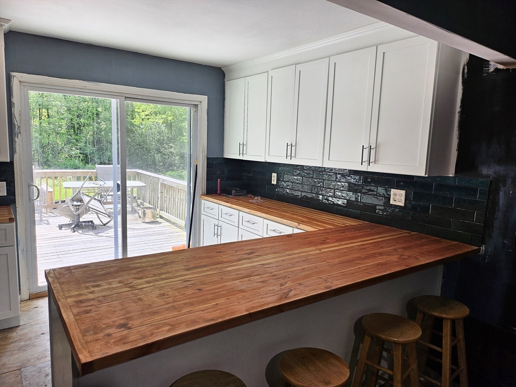 383 Porter Road East Longmeadow, MA 01028 - Photo 3 of 33 Gallery Image 3