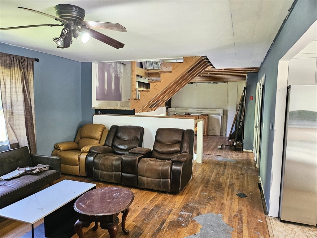 383 Porter Road East Longmeadow, MA 01028 - Photo 4 of 33 Gallery Image 4