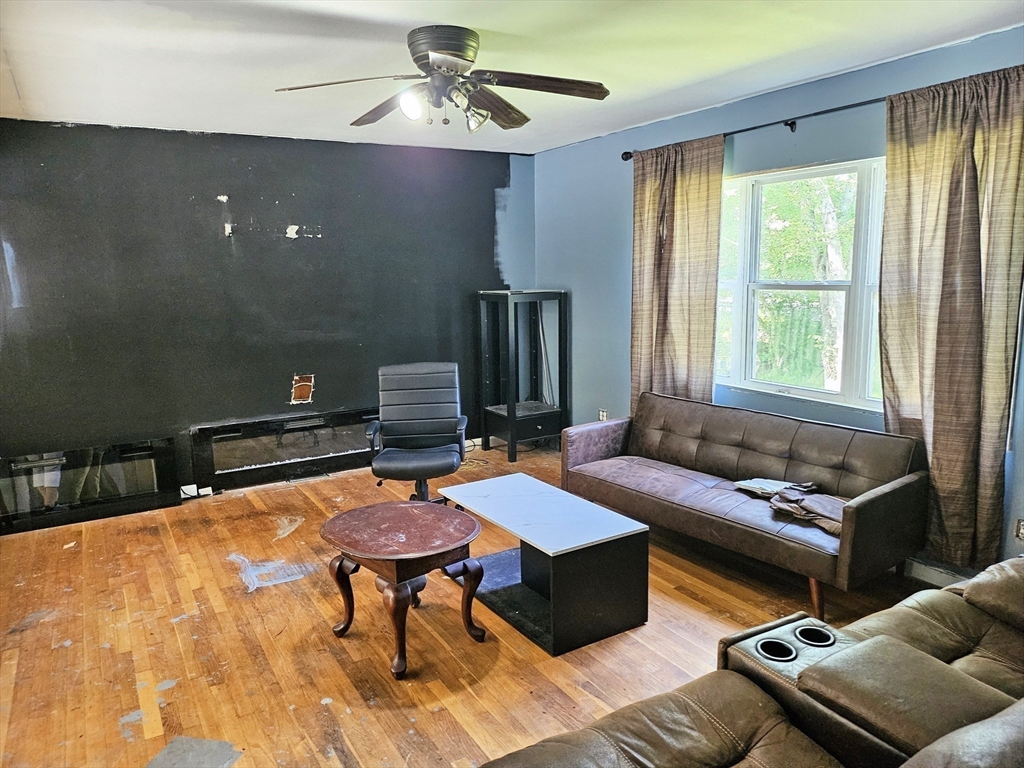 383 Porter Road East Longmeadow, MA 01028 - Photo 5 of 33 Gallery Image 5