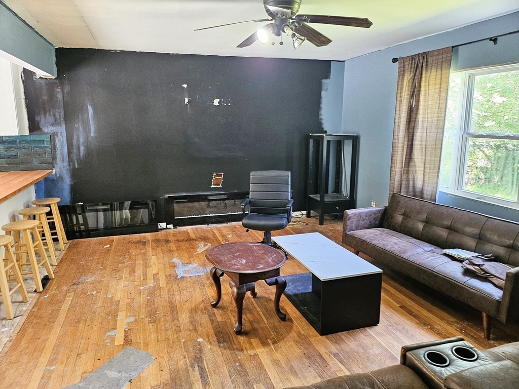 383 Porter Road East Longmeadow, MA 01028 - Photo 6 of 33 Gallery Image 6