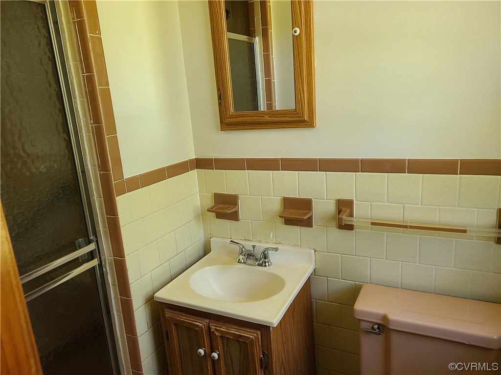 1120 Dotson Road Henrico, VA 23231 - Photo 22 of 27 Primary bath with shower