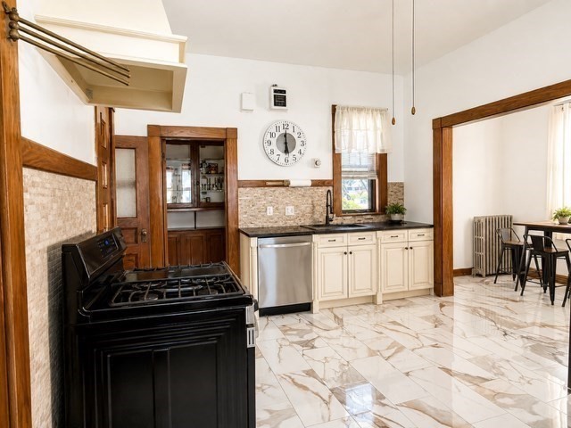 86 Bowdoin Street Springfield, MA 01109 - Photo 7 of 33 Gallery Image 7
