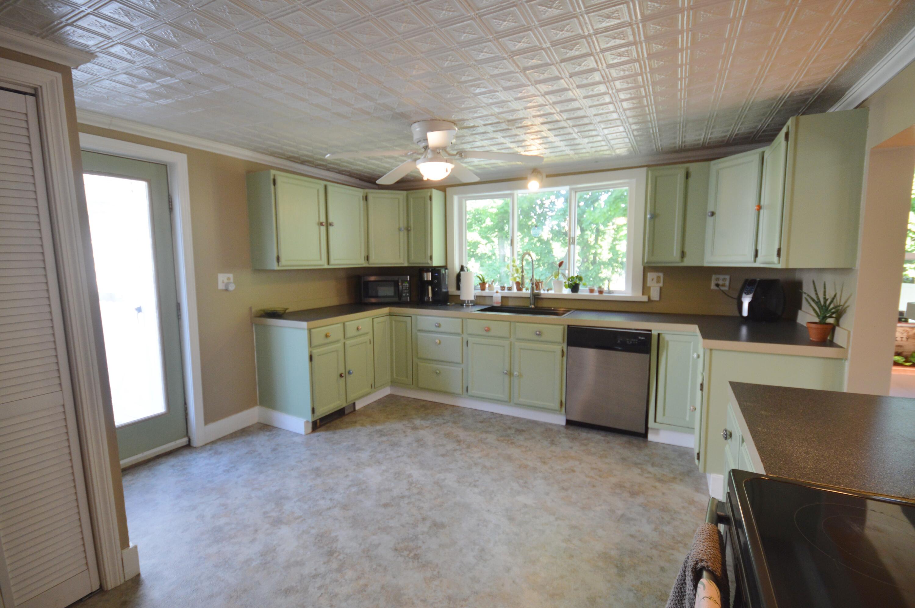 71 Division Street Bangor, ME 04401 - Photo 12 of 36 DSC_0018