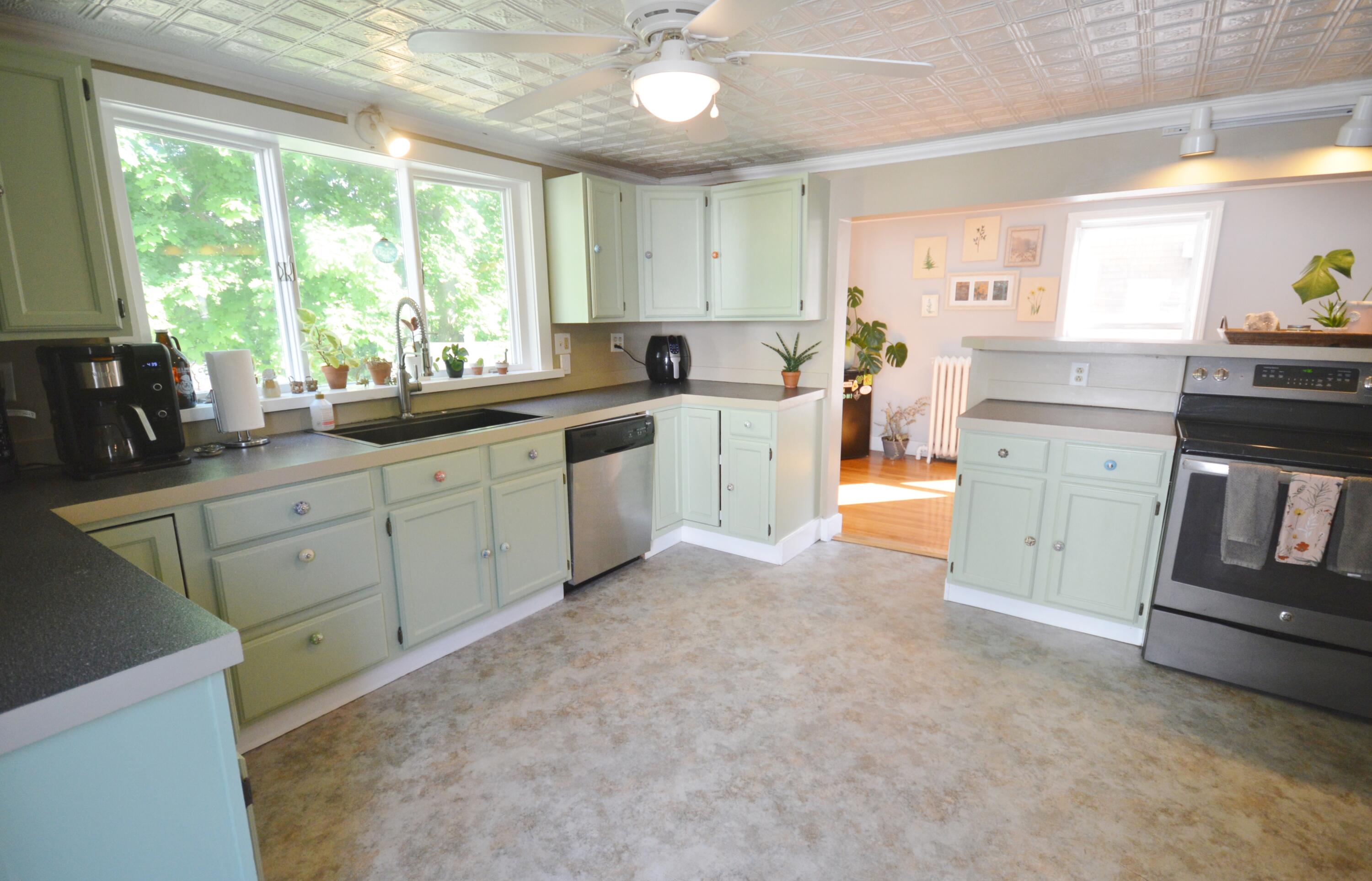 71 Division Street Bangor, ME 04401 - Photo 13 of 36 DSC_0016