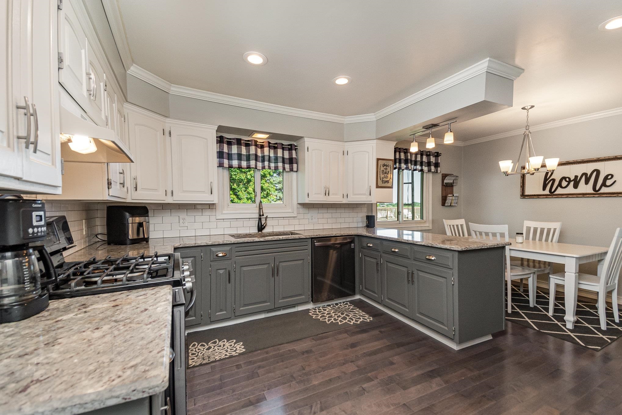 880 South Green Road Bay City, MI 48708 - Photo 3 of 28