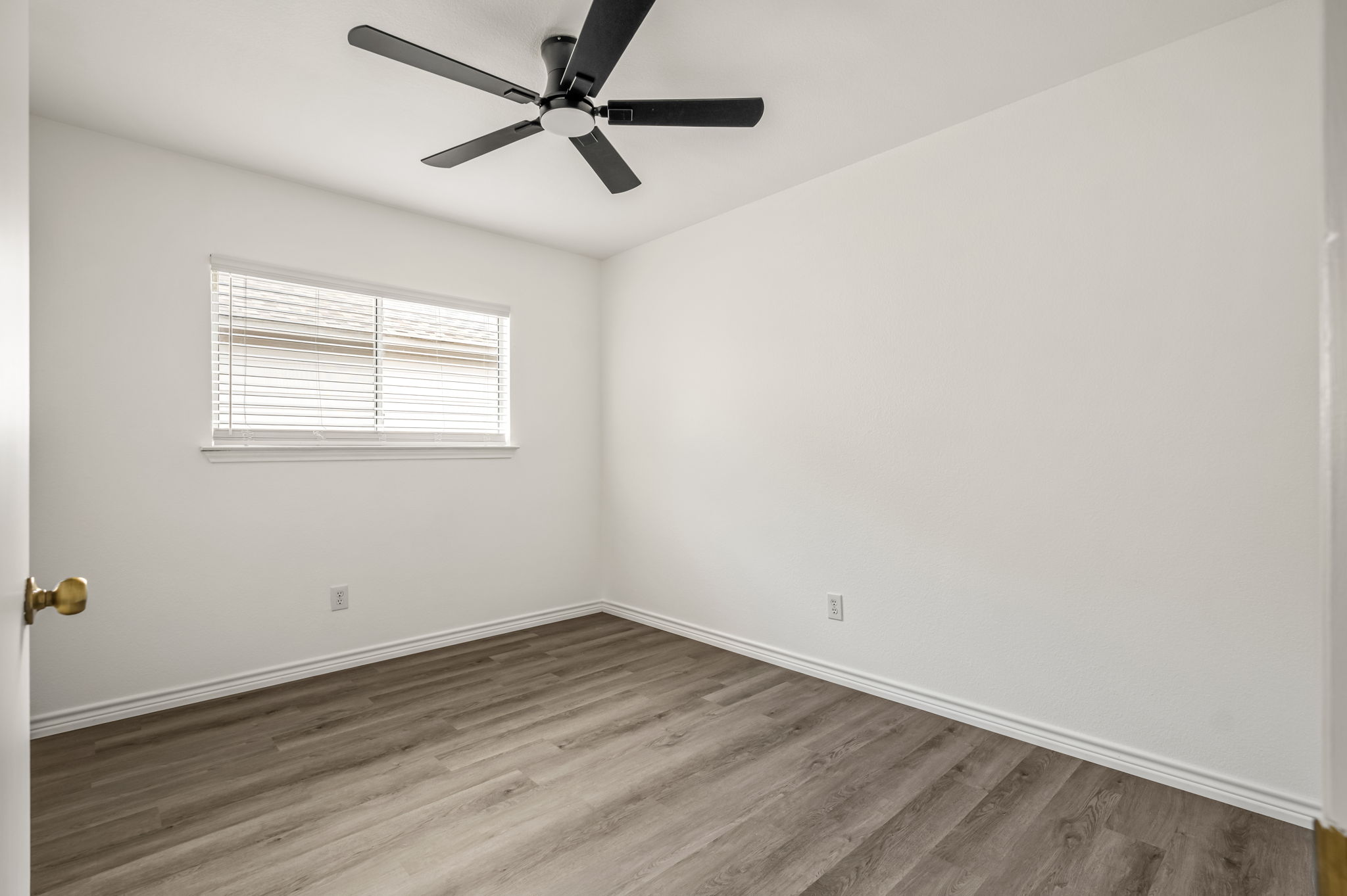 1408 Water Spaniel Way Round Rock, TX 78664 - Photo 20 of 37 A well-lit room featuring durable flooring and a ceiling fan for comfort.