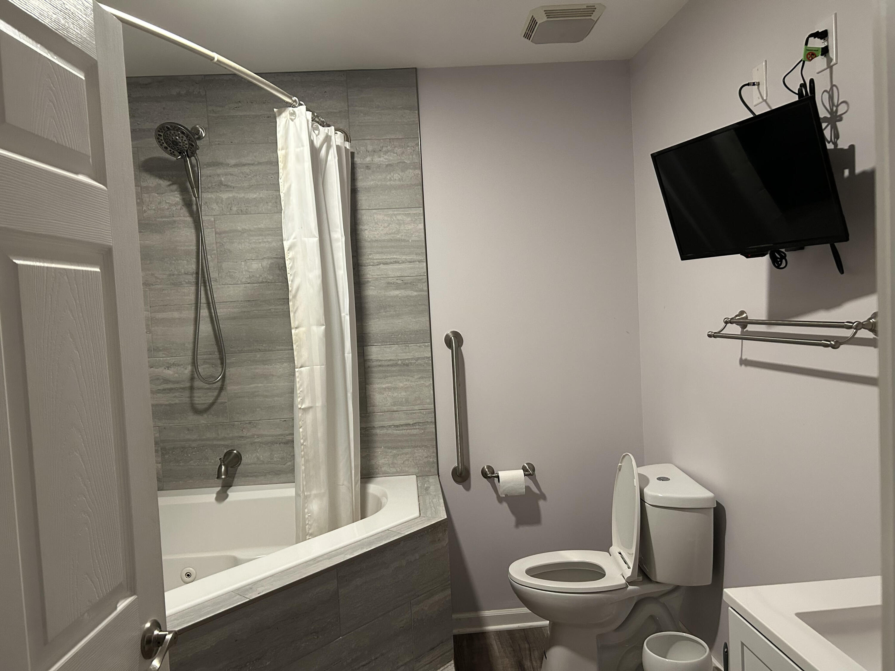 8790 Highway 35 Monterey, IN 46960 - Photo 11 of 22 a bathroom with a toilet and a tub