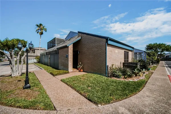 $259,900 | 39 Rock Creek Drive, Unit 39, Corpus Christi, TX 78412