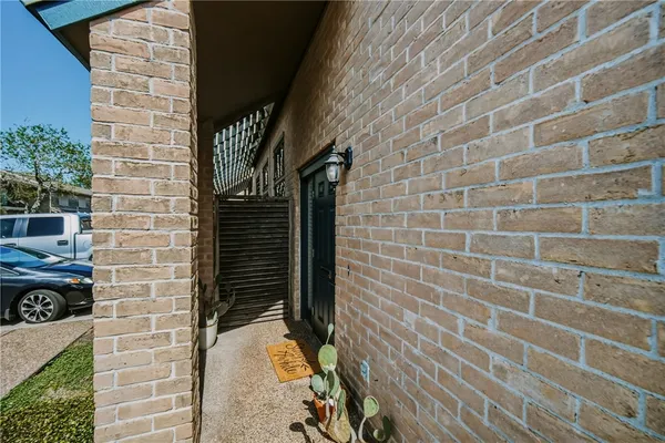 $259,900 | 39 Rock Creek Drive, Unit 39, Corpus Christi, TX 78412