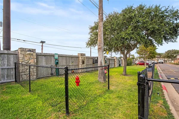 $259,900 | 39 Rock Creek Drive, Unit 39, Corpus Christi, TX 78412