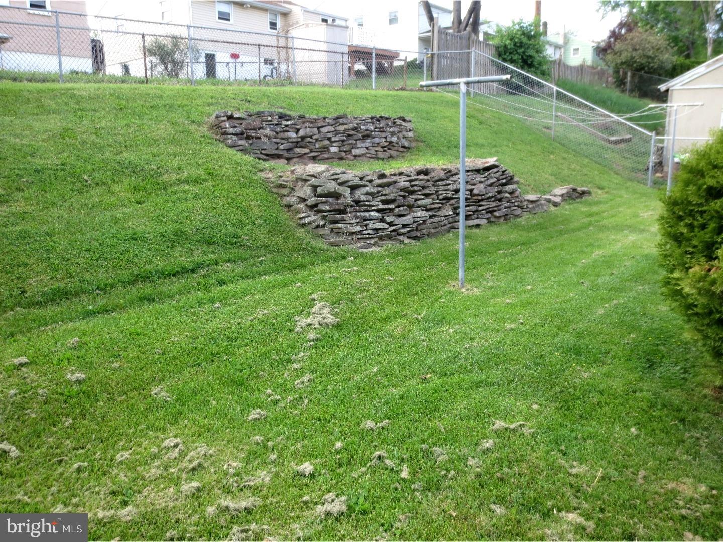 471 Spring Street Pottstown, PA 19464 - Photo 6 of 19 Back Yard