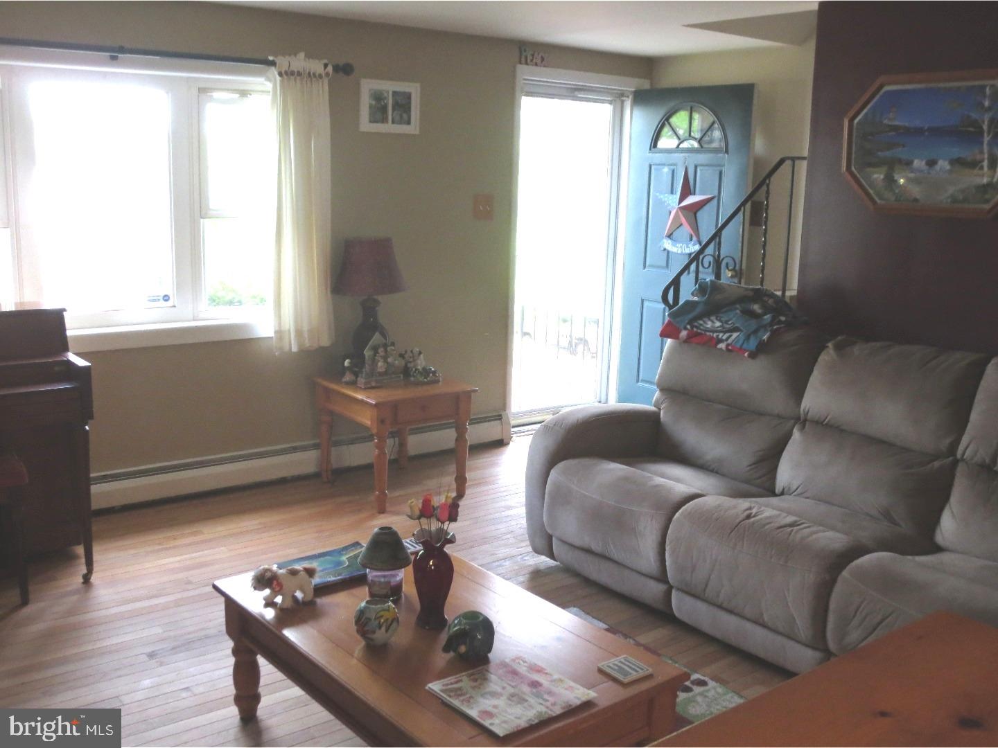 471 Spring Street Pottstown, PA 19464 - Photo 8 of 19 Living Room
