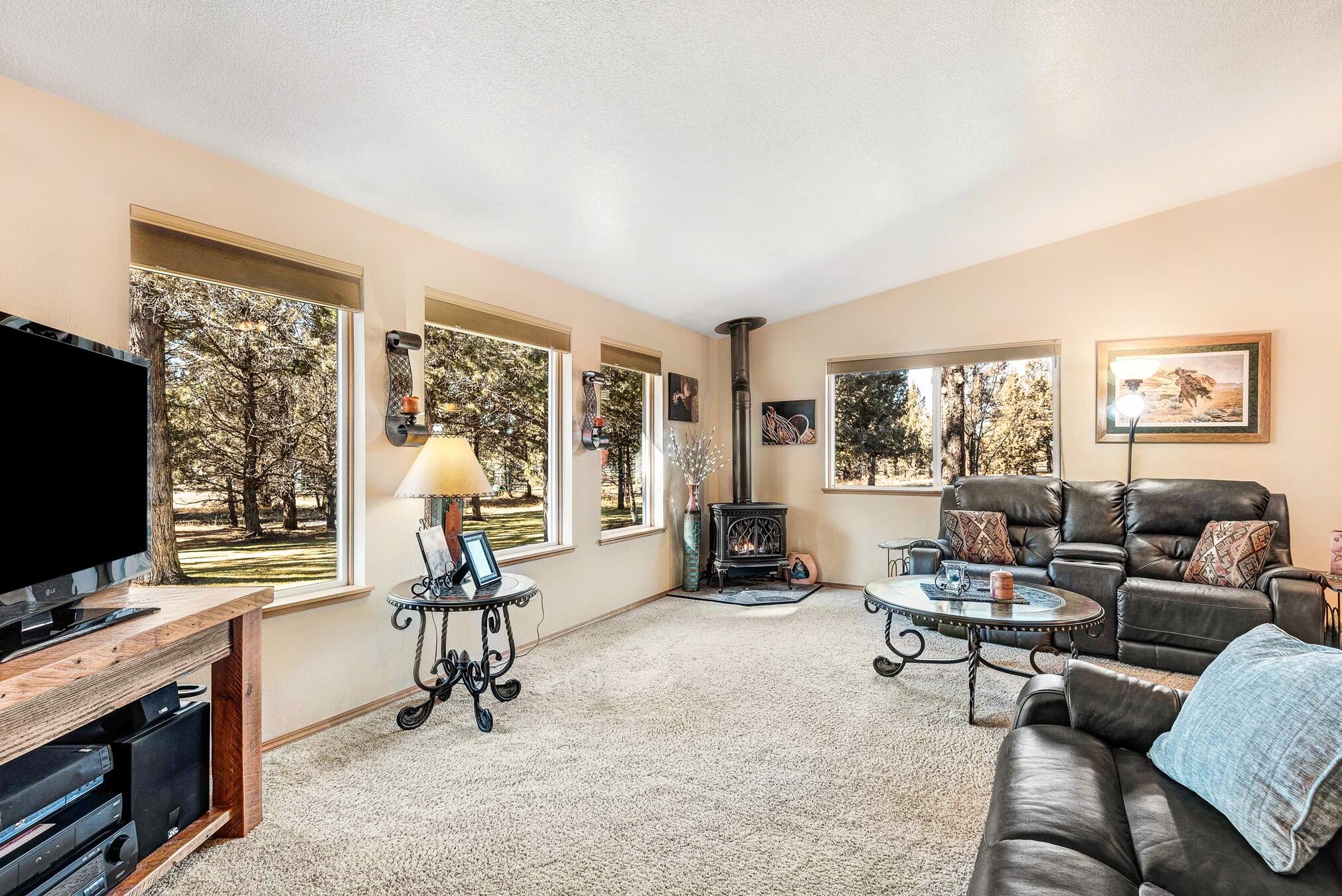 18555 Innes Market Road Bend, OR 97703 - Photo 7 of 52 7