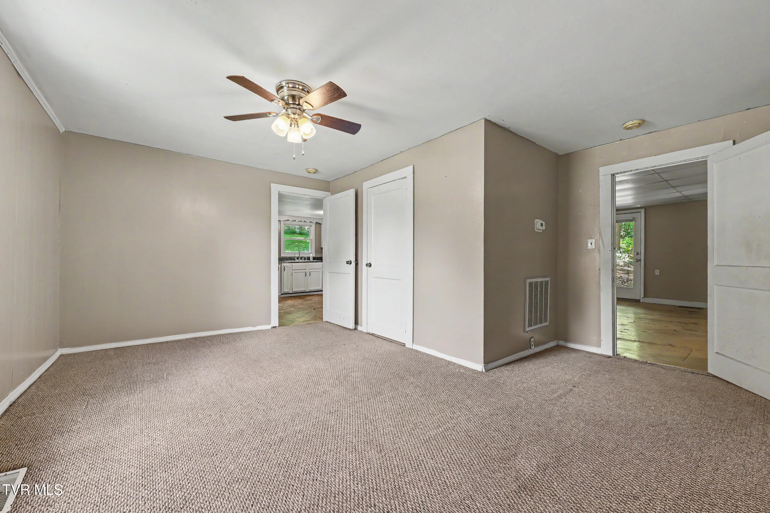 380 Mulberry Road Greeneville, TN 37745 - Photo 27 of 42 22_img_0255