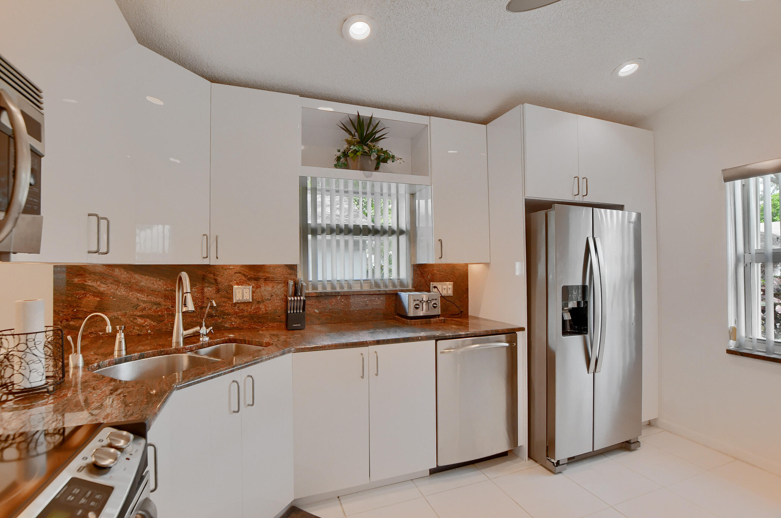 8620 Flamingo Drive Boca Raton, FL 33496 - Photo 2 of 37 Kitchen