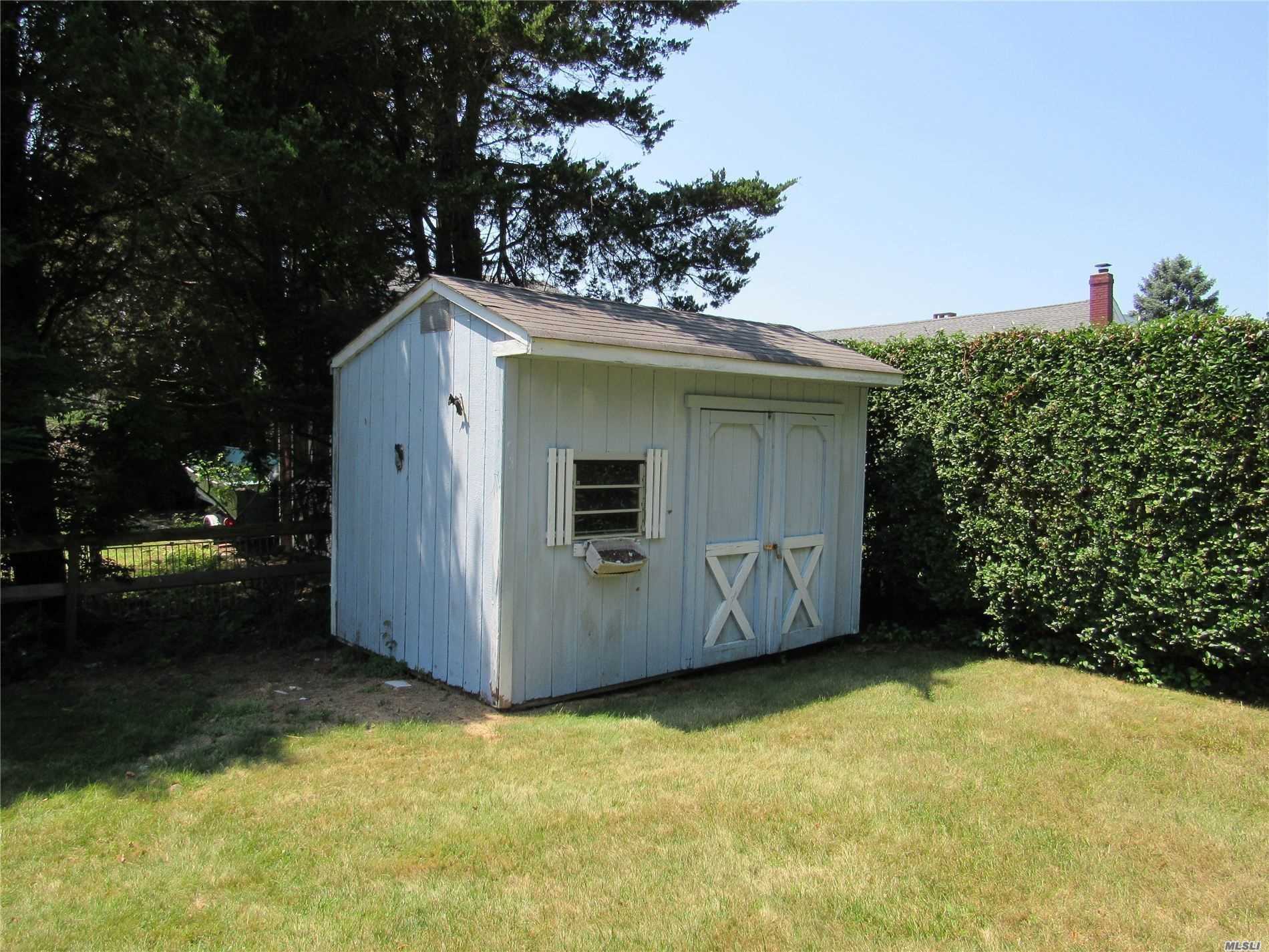 873 Sound Shore Road Riverhead, NY 11901 - Photo 7 of 18 Gallery Image 7
