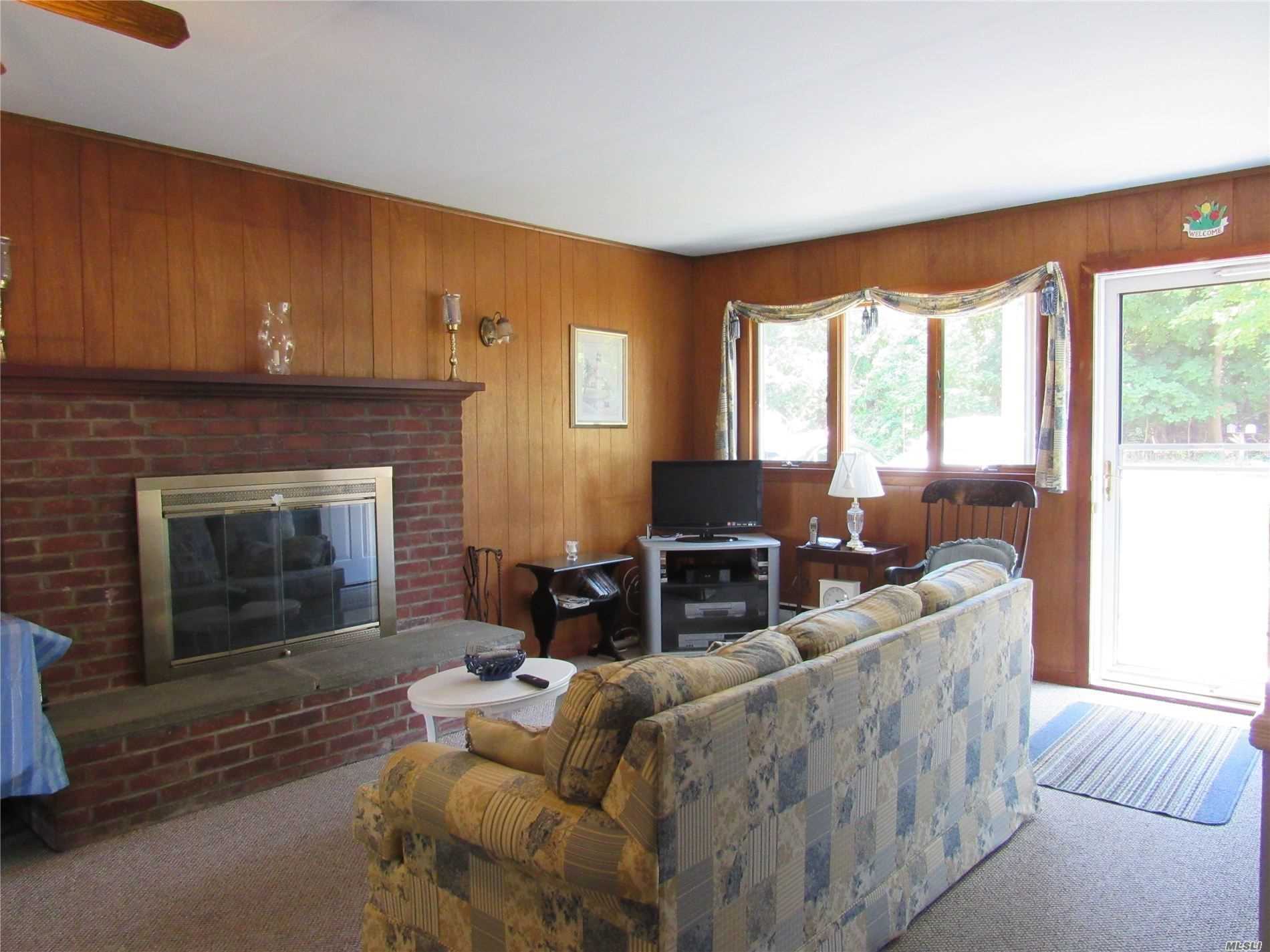 873 Sound Shore Road Riverhead, NY 11901 - Photo 9 of 18 Gallery Image 9