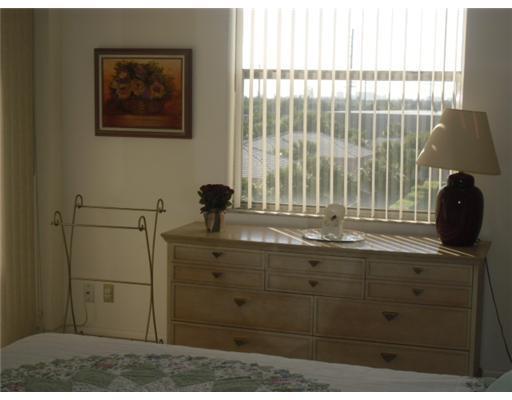 5260 Northwest 2nd Avenue, Unit PH502 Boca Raton, FL 33487 - Photo 11 of 31 20130320085519906565000000-o