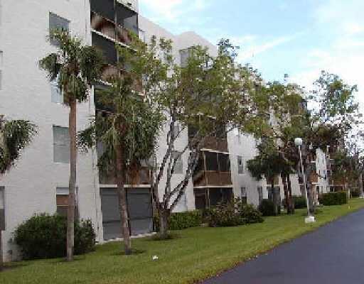 5260 Northwest 2nd Avenue, Unit PH502 Boca Raton, FL 33487 - Photo 3 of 31 20140902195408367052000000-o