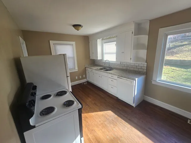 $1,300 | 5247 Eden Avenue, Roanoke, VA 24018