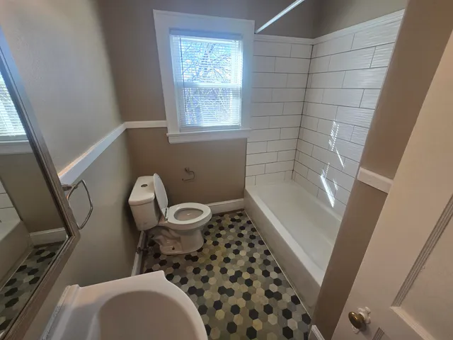 $1,300 | 5247 Eden Avenue, Roanoke, VA 24018