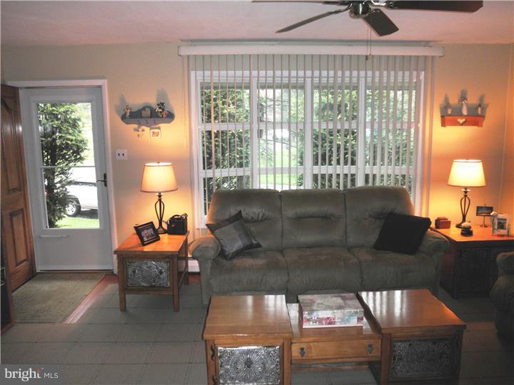 871 Allentown Road Telford, PA 18969 - Photo 8 of 25 Living Room