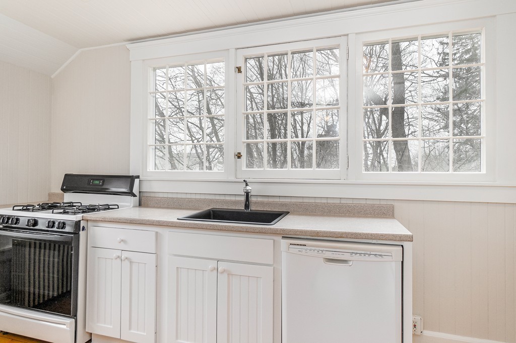 92 Farmers Row Groton, MA 01450 - Photo 11 of 30