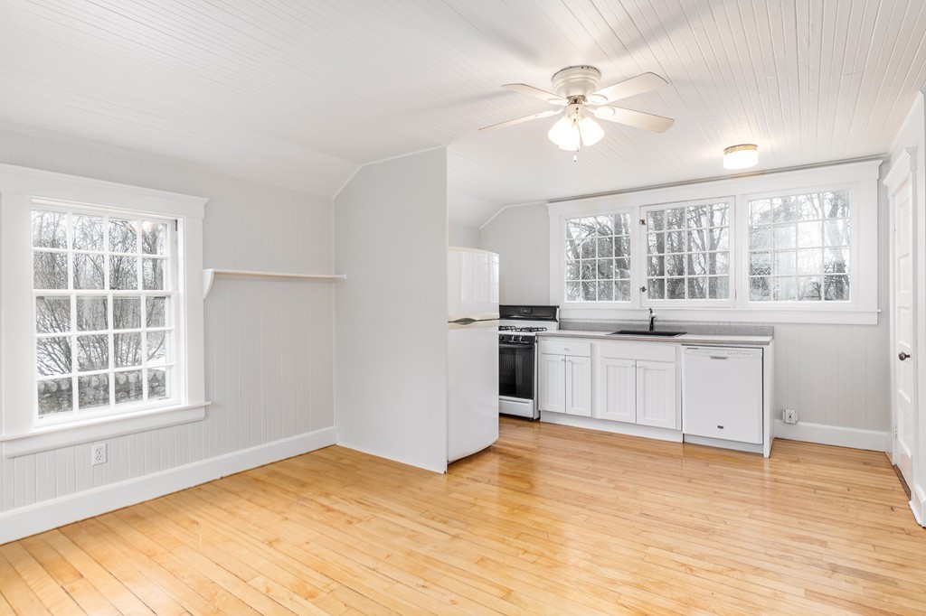 92 Farmers Row Groton, MA 01450 - Photo 8 of 30