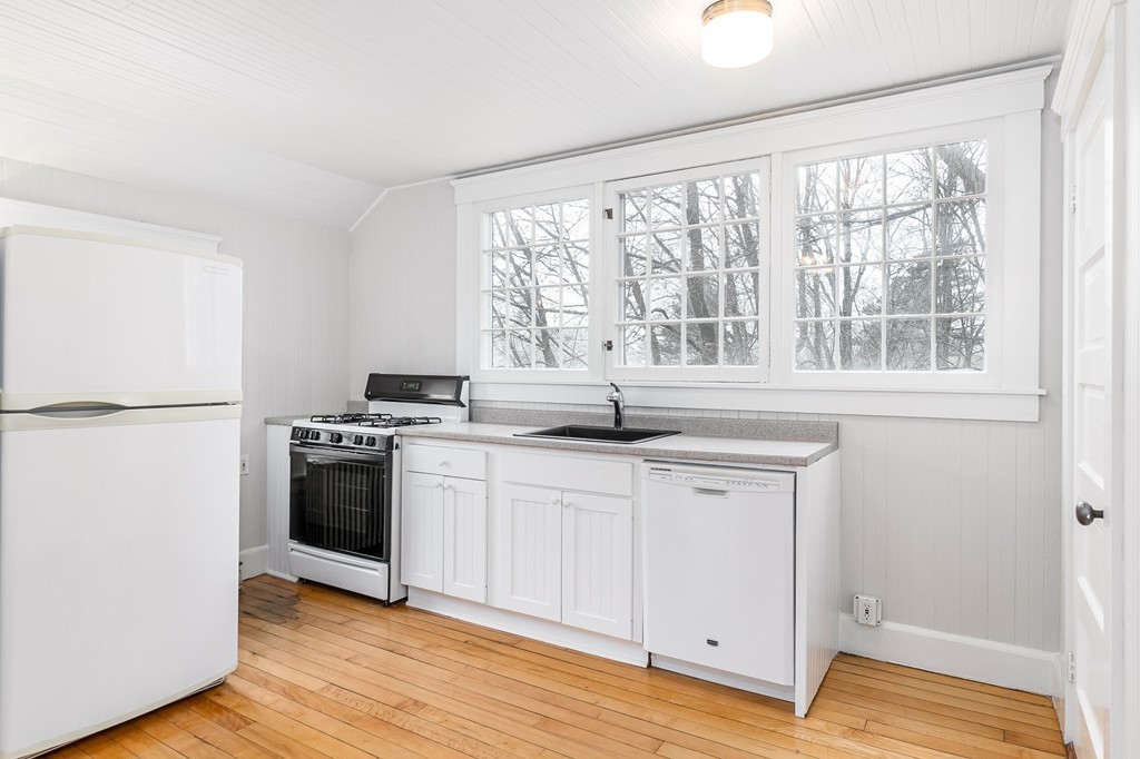 92 Farmers Row Groton, MA 01450 - Photo 9 of 30