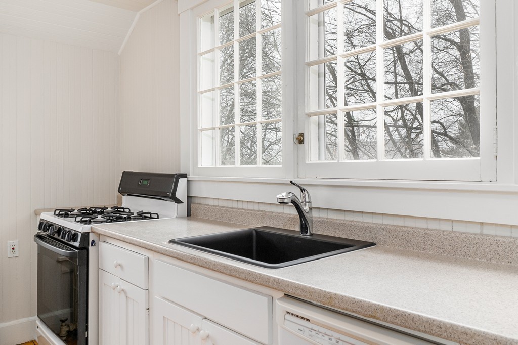 92 Farmers Row Groton, MA 01450 - Photo 10 of 30