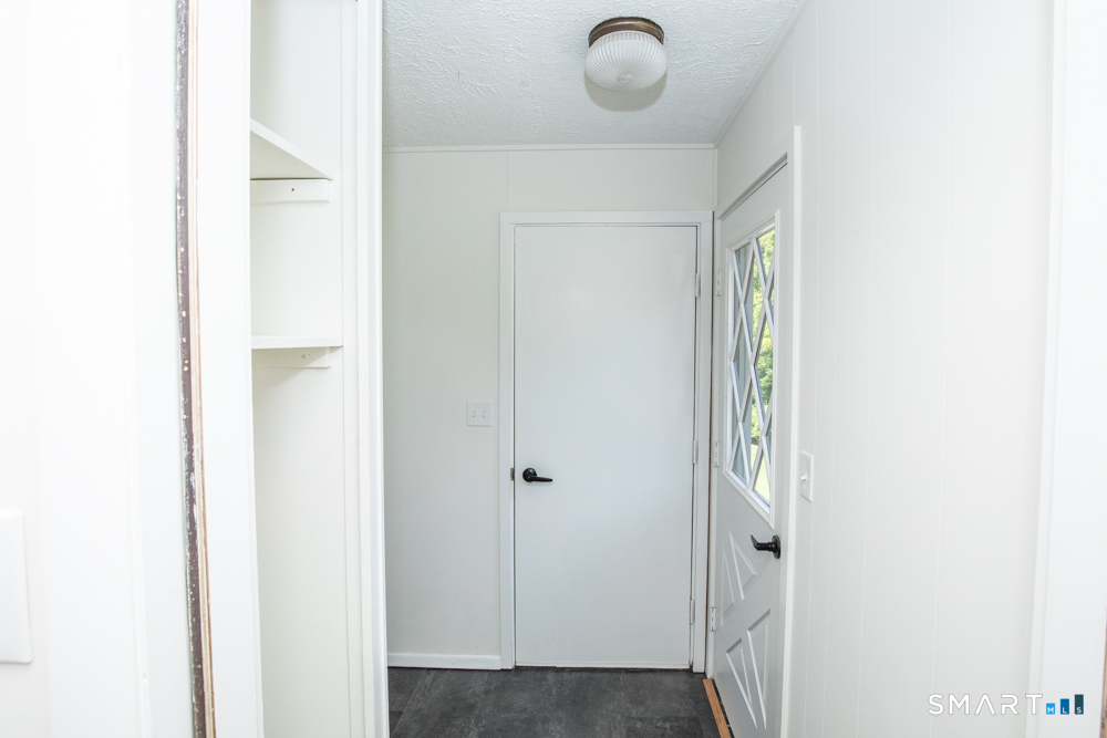 44 Farm Hill Road Wallingford, CT 06492 - Photo 36 of 38 Side mudroom