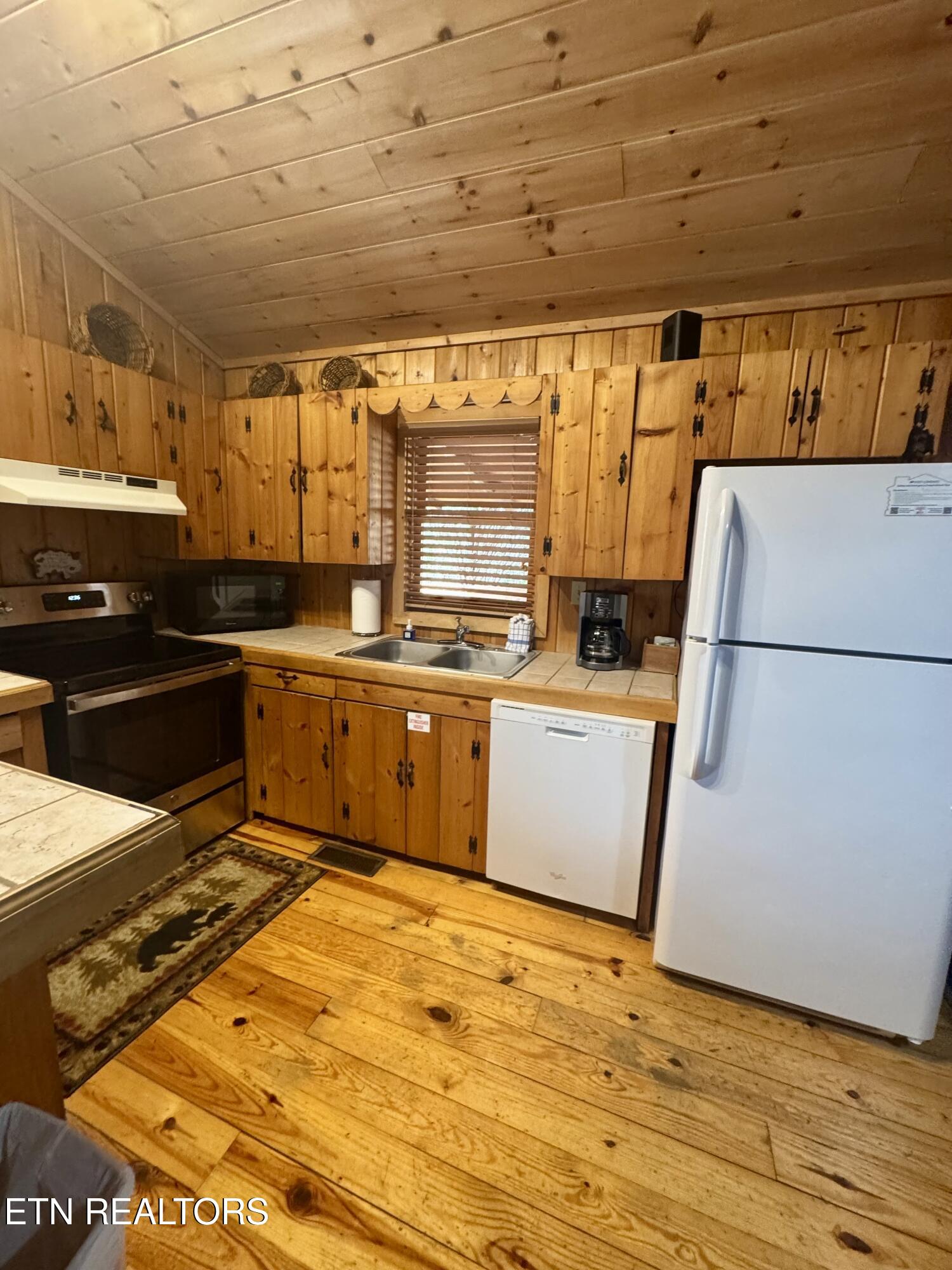 2950 Grassy Branch Loop Sevierville, TN 37876 - Photo 11 of 31 IMG_2998