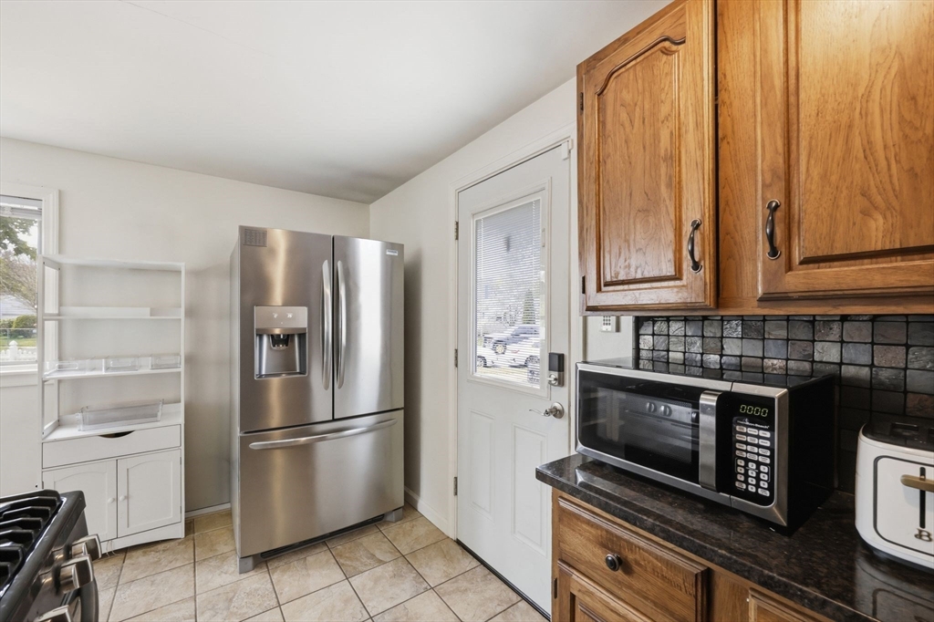 49 Canterbury Road Springfield, MA 01118 - Photo 16 of 42 Gallery Image 16