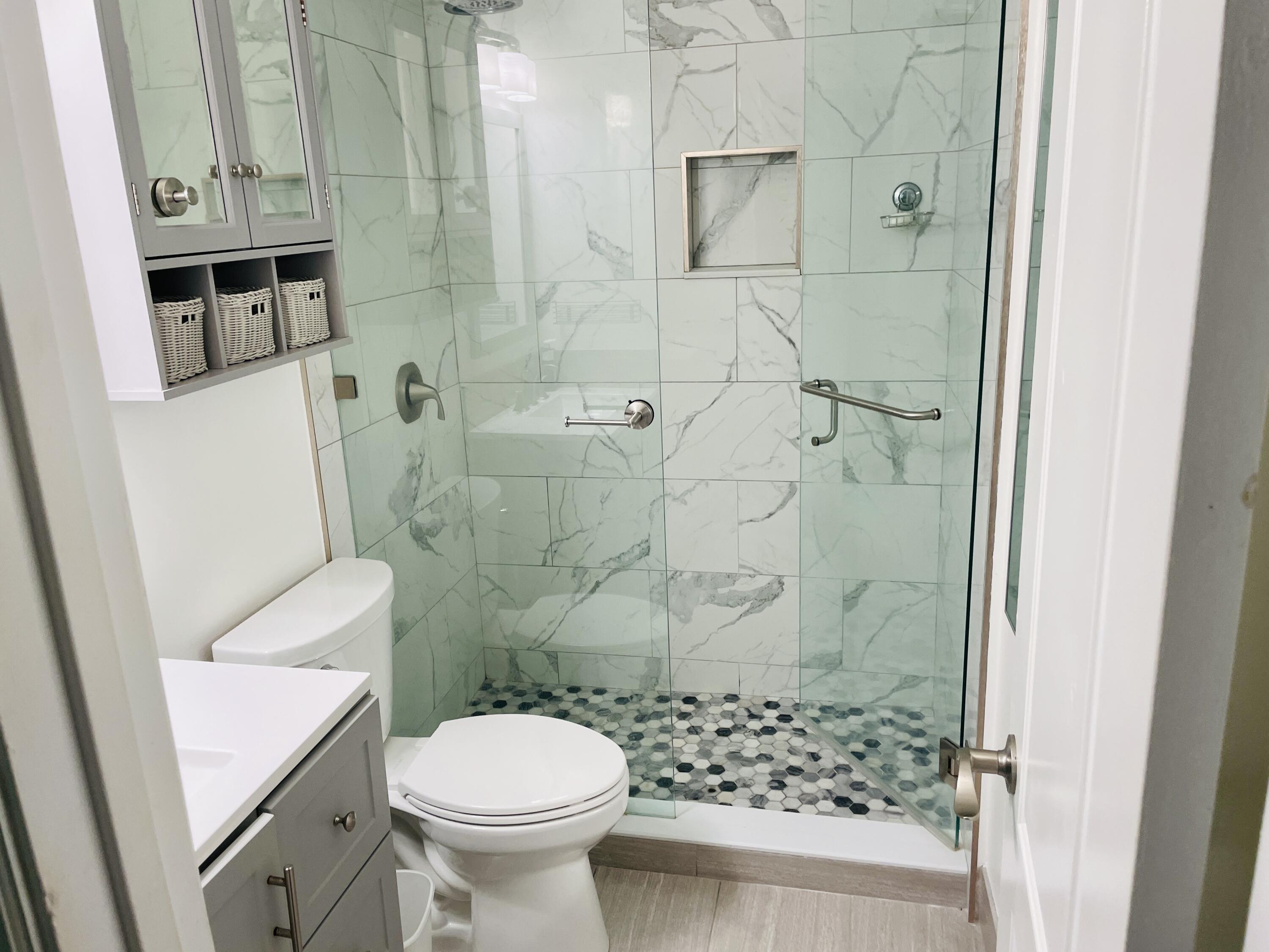 2100 Northeast 38th Street, Unit 142 Lighthouse Point, FL 33064 - Photo 19 of 42 Main Bathroom (3)