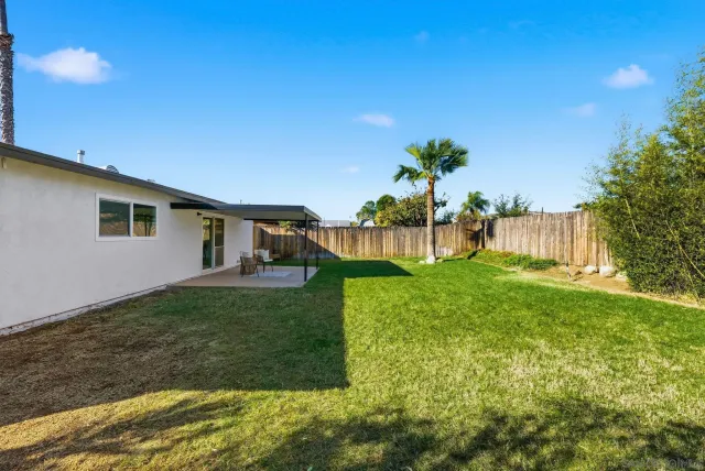 a view of a house with backyard and a garden