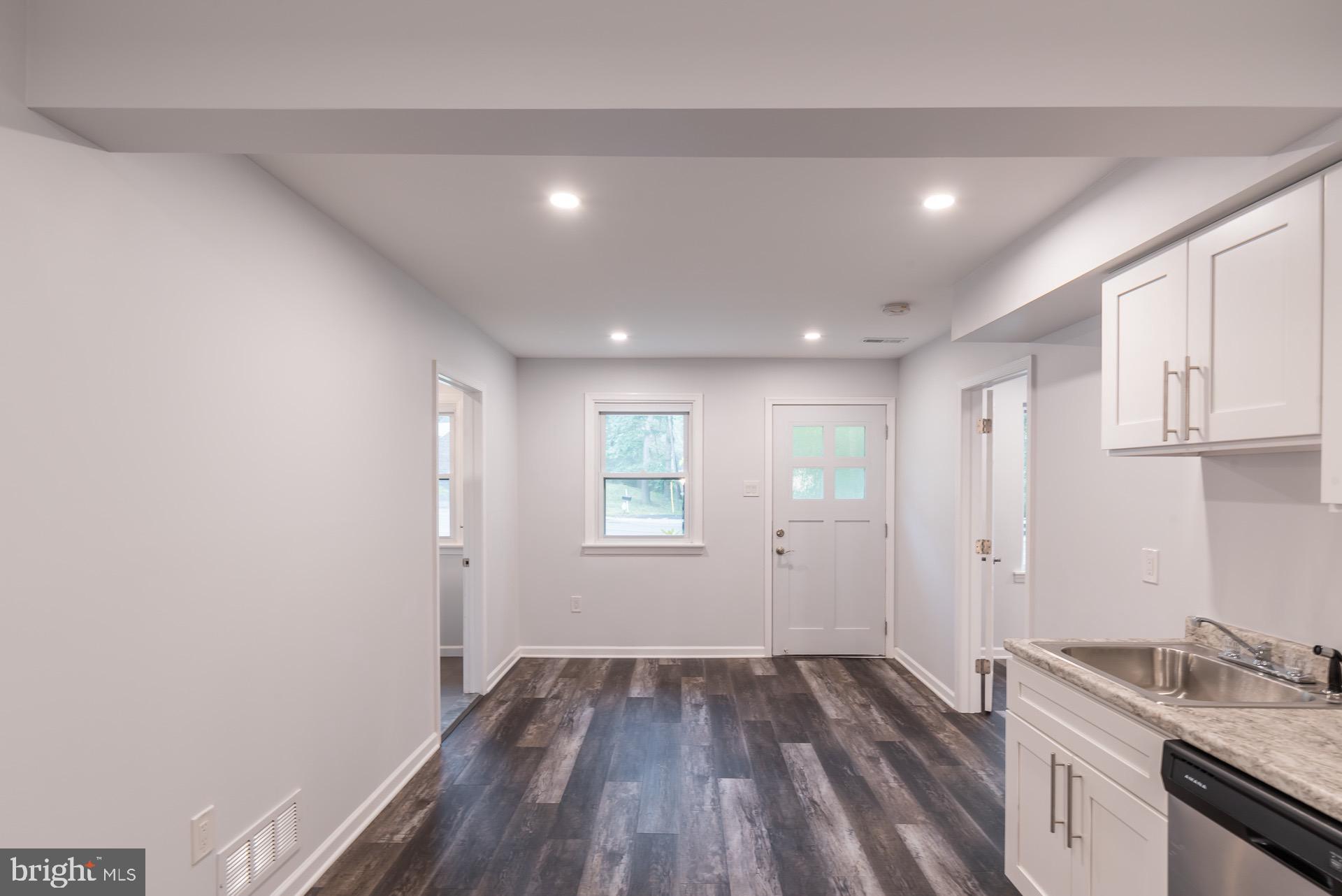 639 Welsh Road Philadelphia, PA 19115 - Photo 18 of 49 En Suite - Living/Dining Area