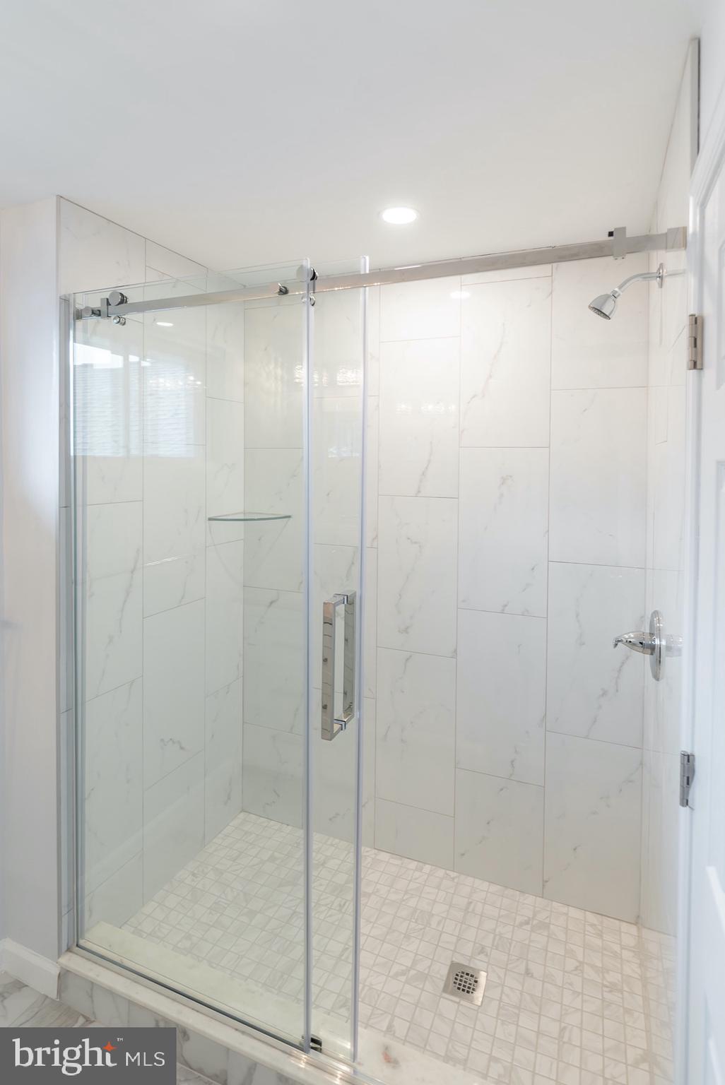 639 Welsh Road Philadelphia, PA 19115 - Photo 31 of 49 Master Bathroom - Level 2