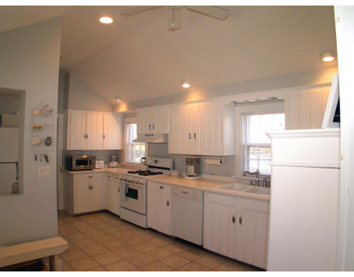 8 Satucket Road Harwich, MA 02646 - Photo 5 of 13 Gallery Image 5