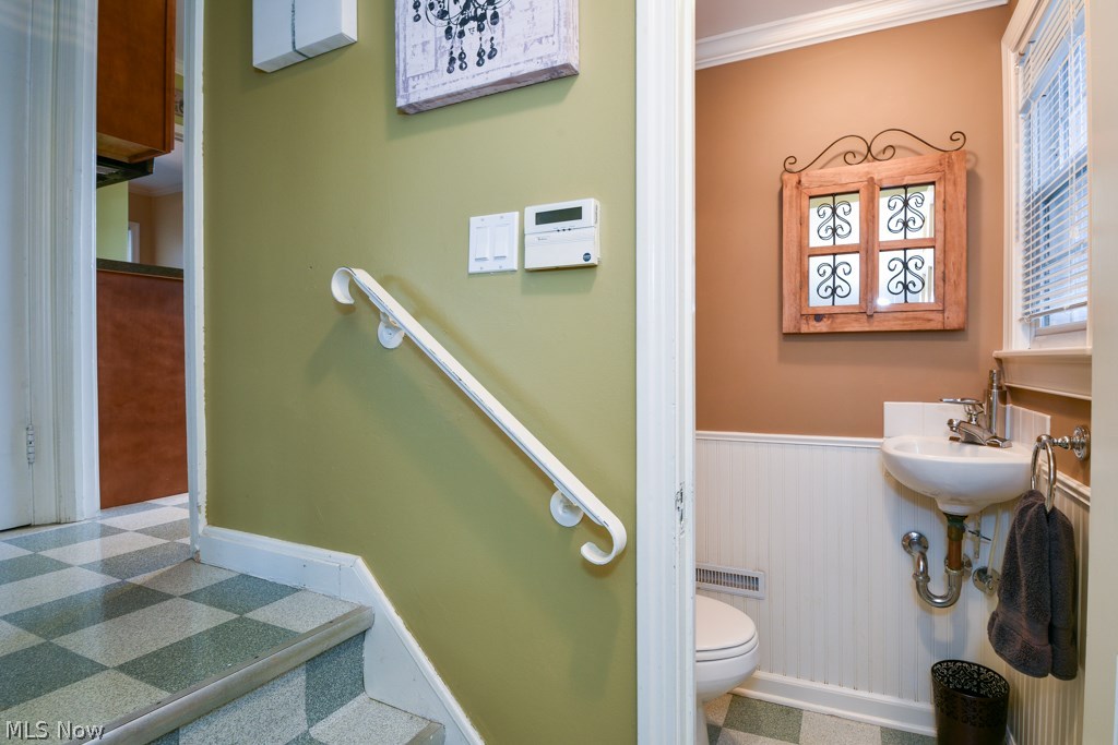 2404 Saybrook Road Cleveland, OH 44118 - Photo 22 of 28