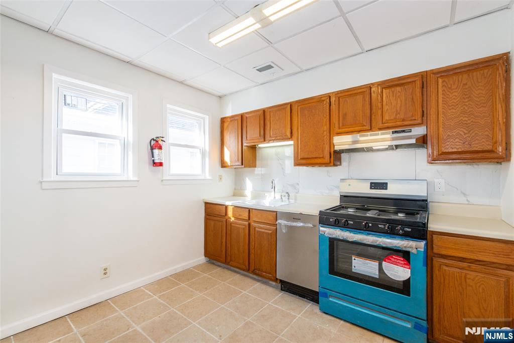 479 Centre Street Nutley, NJ 07110 - Photo 19 of 50