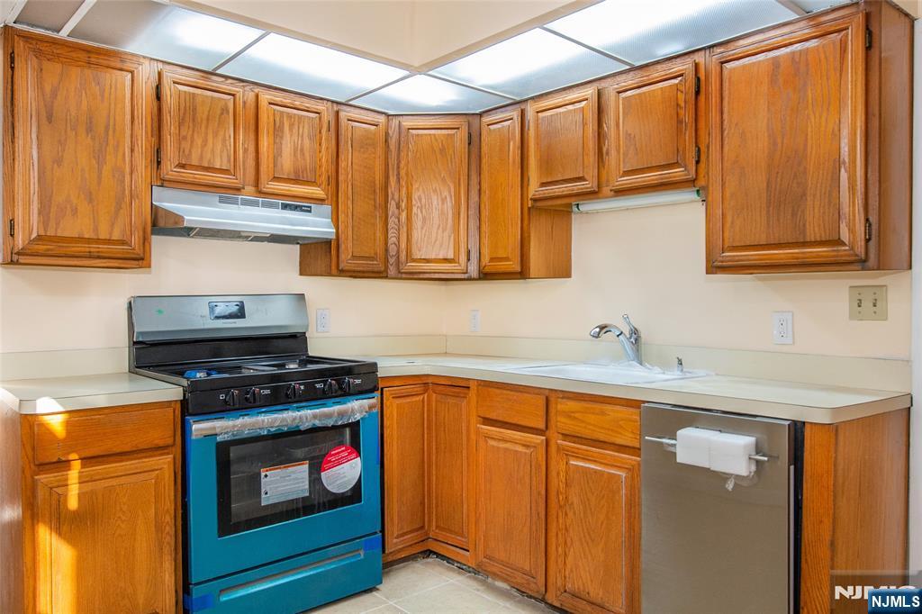 479 Centre Street Nutley, NJ 07110 - Photo 7 of 50