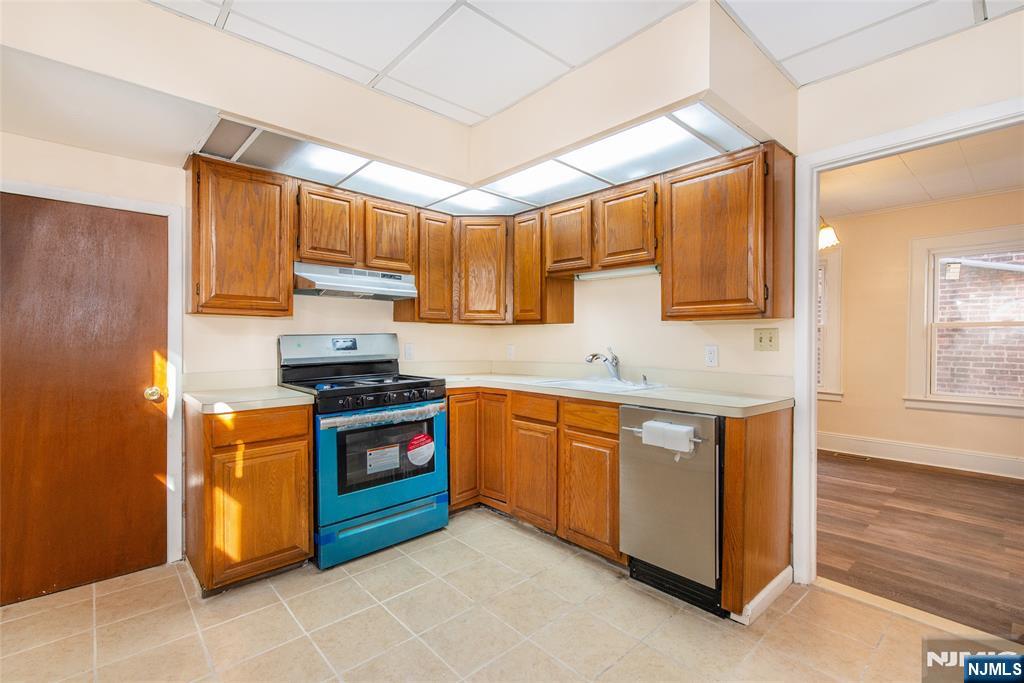 479 Centre Street Nutley, NJ 07110 - Photo 8 of 50