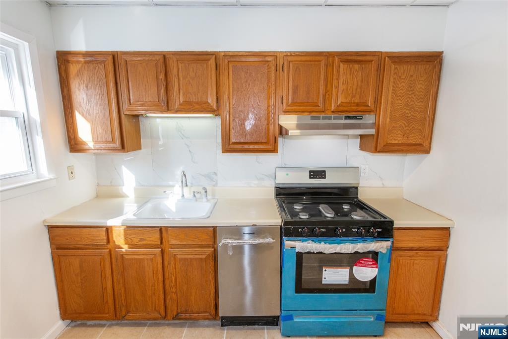 479 Centre Street Nutley, NJ 07110 - Photo 9 of 50