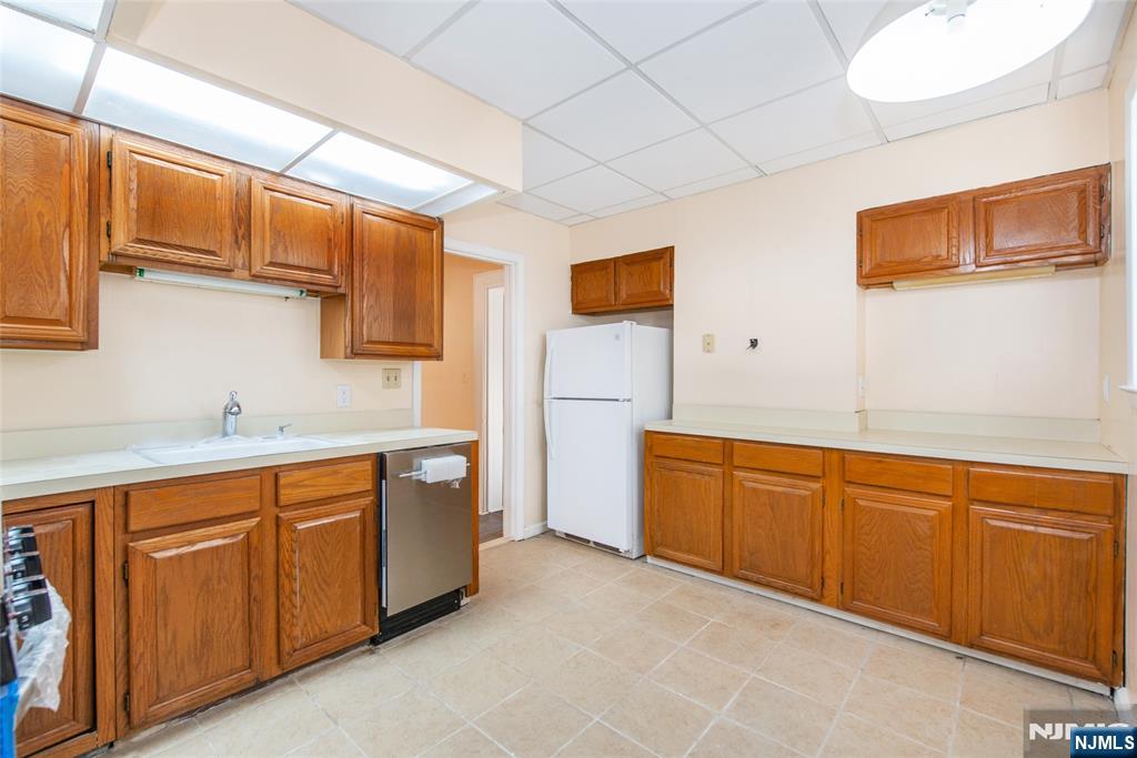 479 Centre Street Nutley, NJ 07110 - Photo 10 of 50